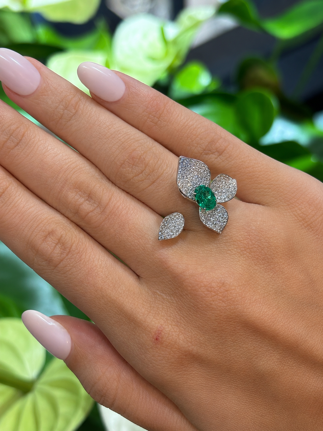 Emerald flower ring
