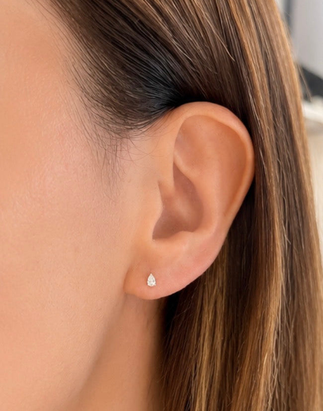 Pearshape Studs 0.15ct