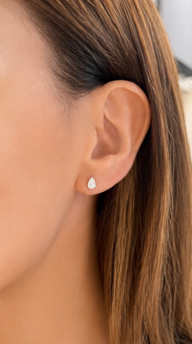 Pearshape Studs 0.30ct