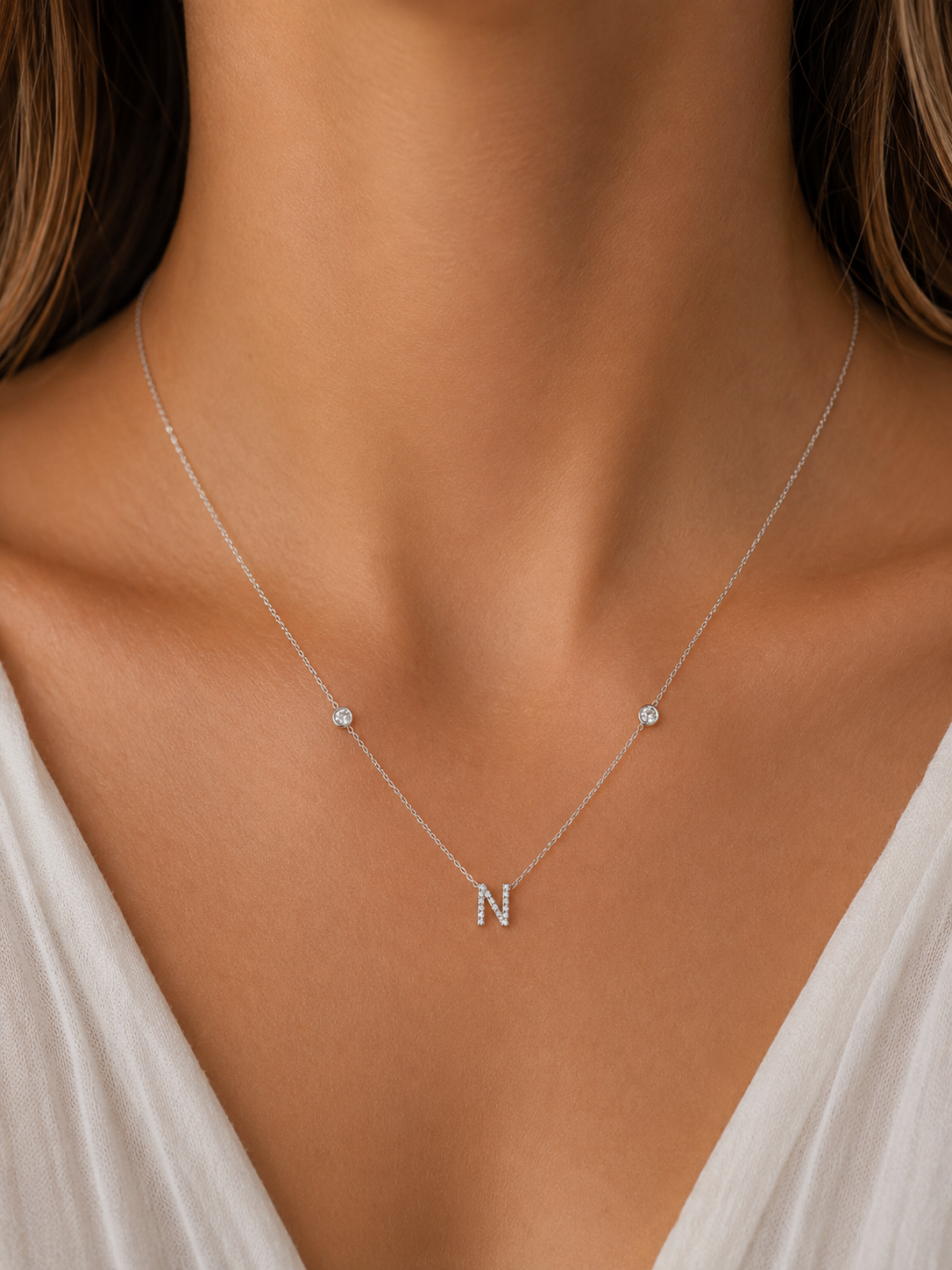 Collier initial à lunette latérale
