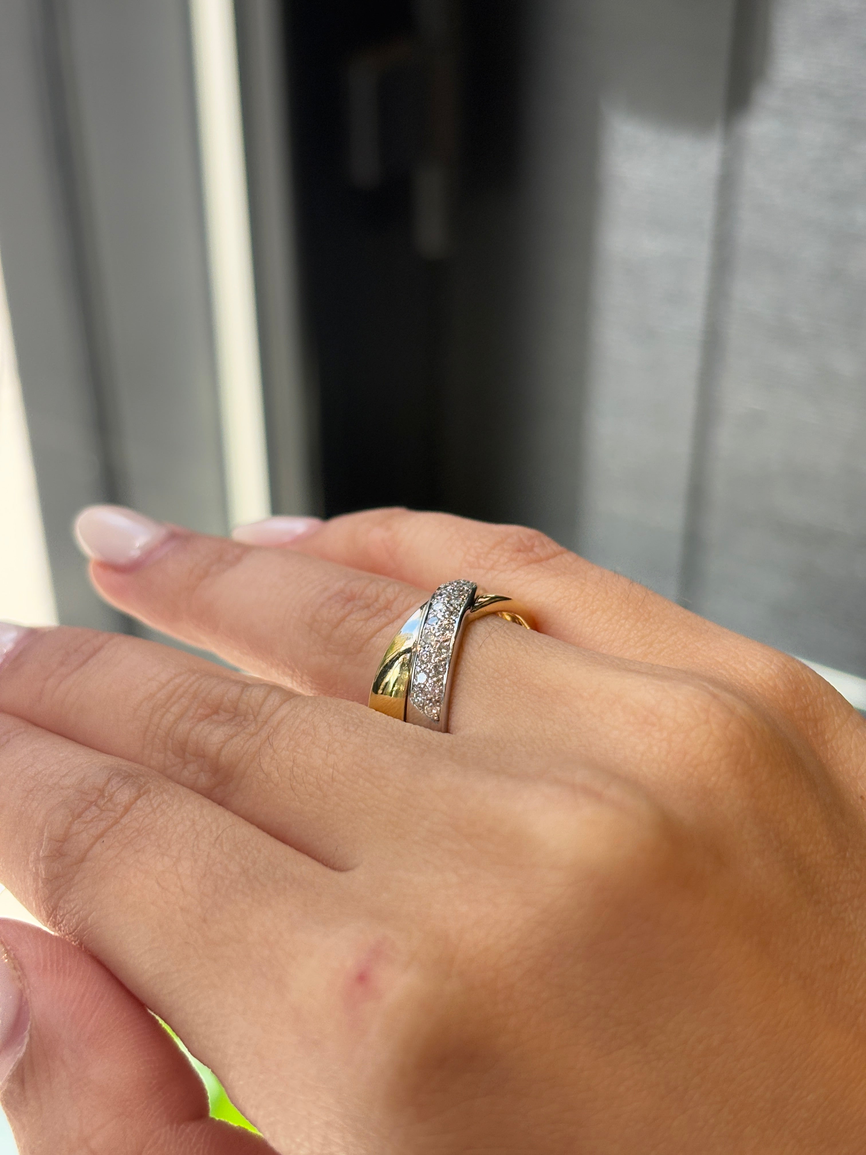 Infinity crossover ring