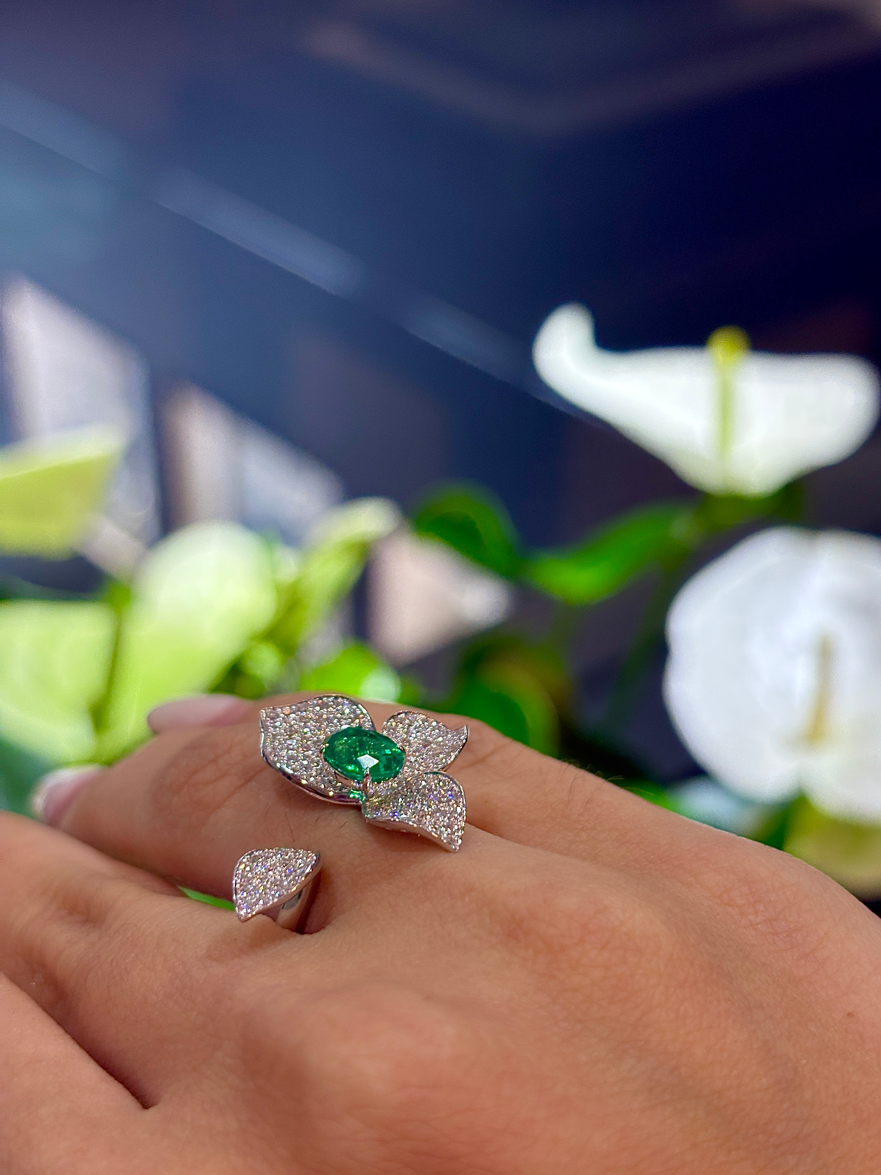 Emerald flower ring