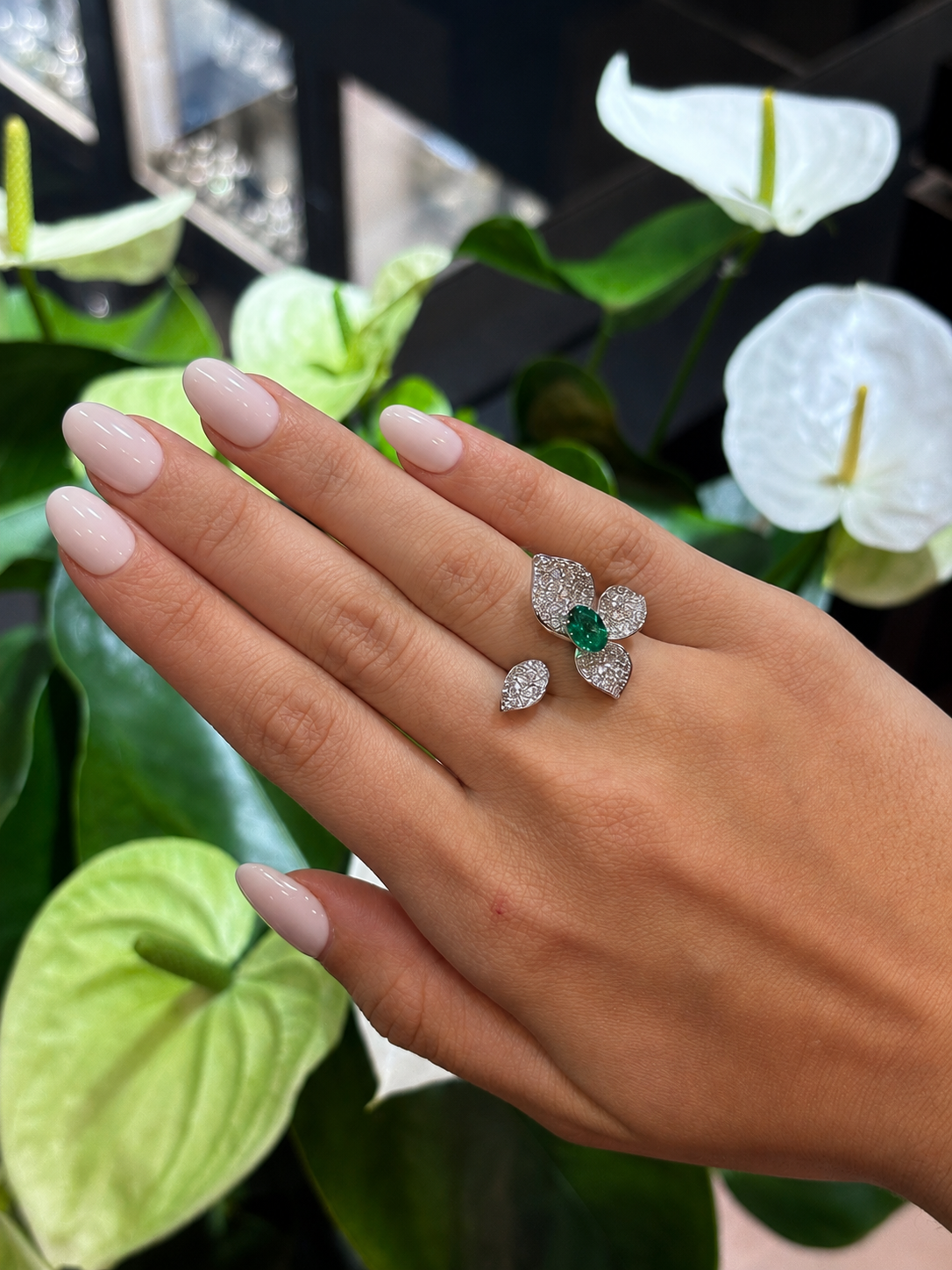 Emerald flower ring