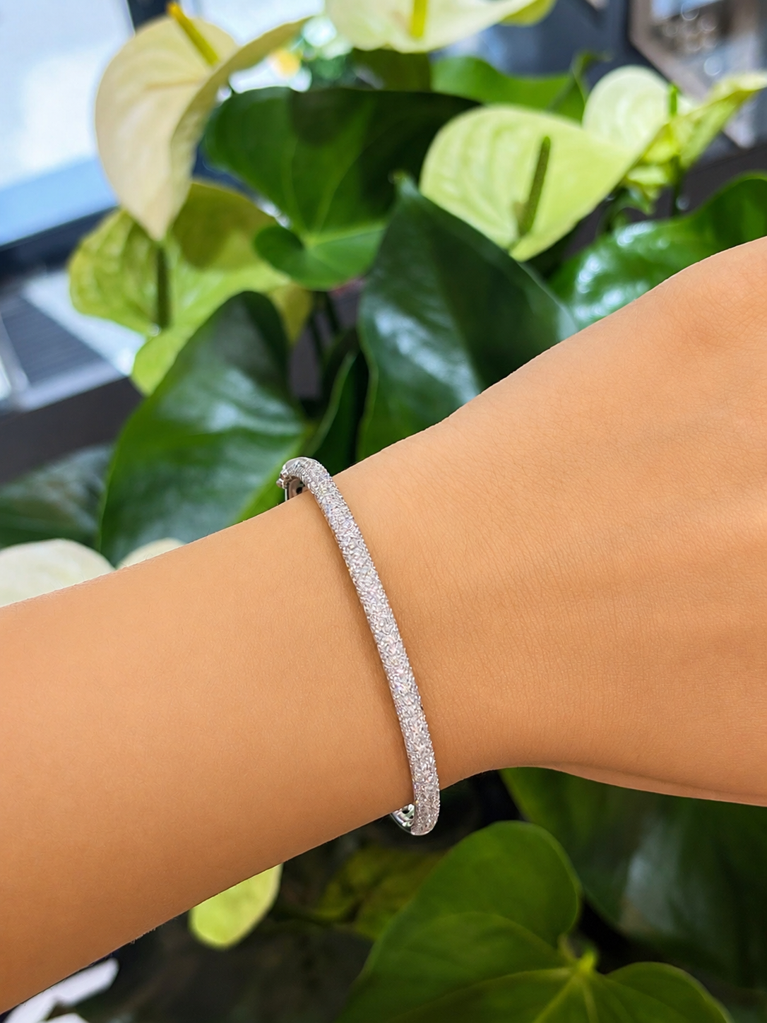 Bracelet rigide pavé de diamants