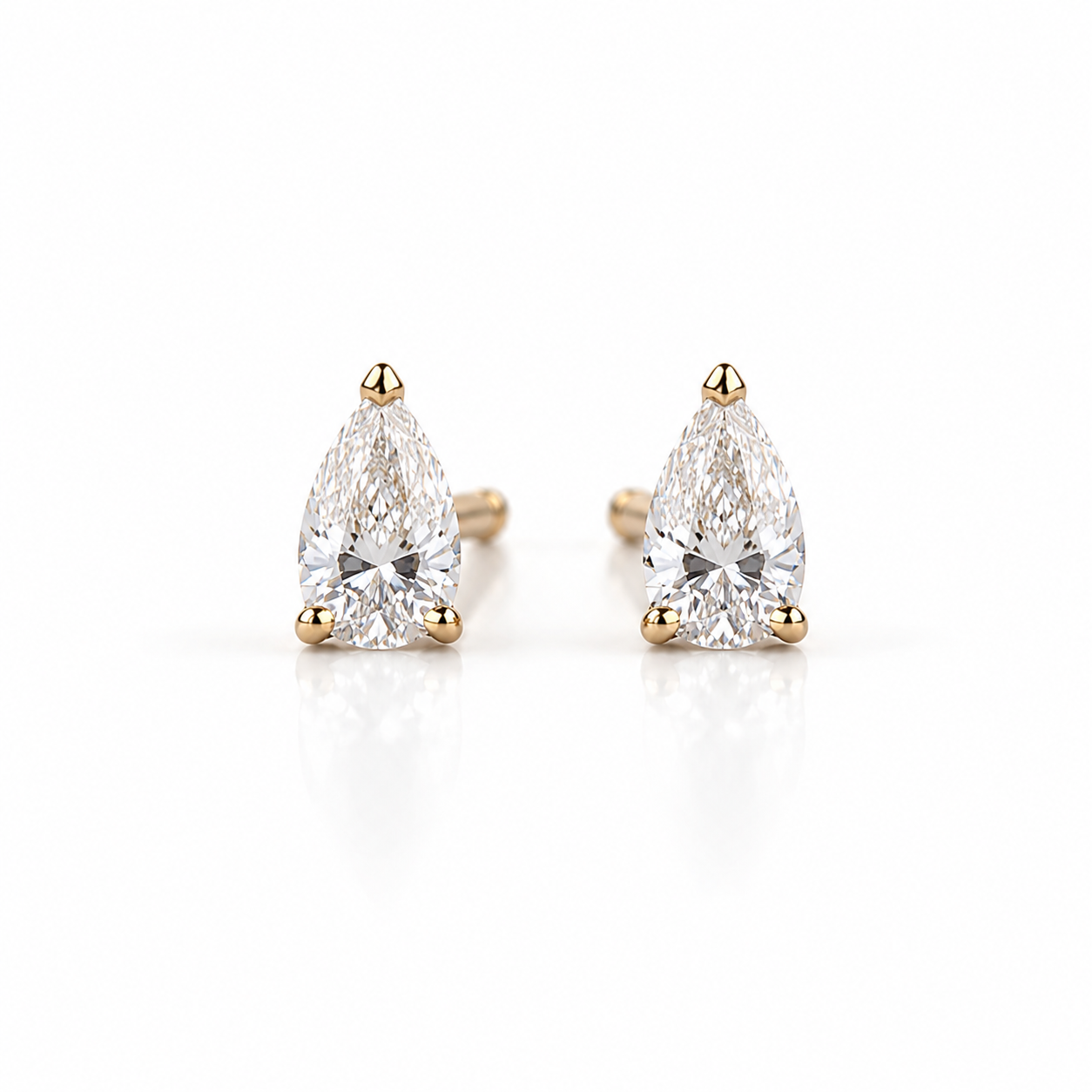 Pearshape Studs 0.15ct