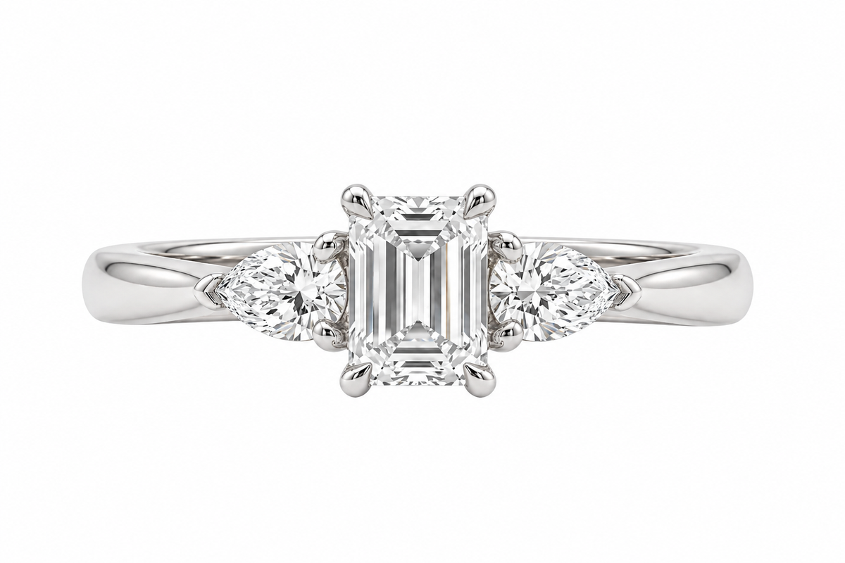 Trope Emerald Trilogy Pear Side Diamonds Ring - 18K Gold