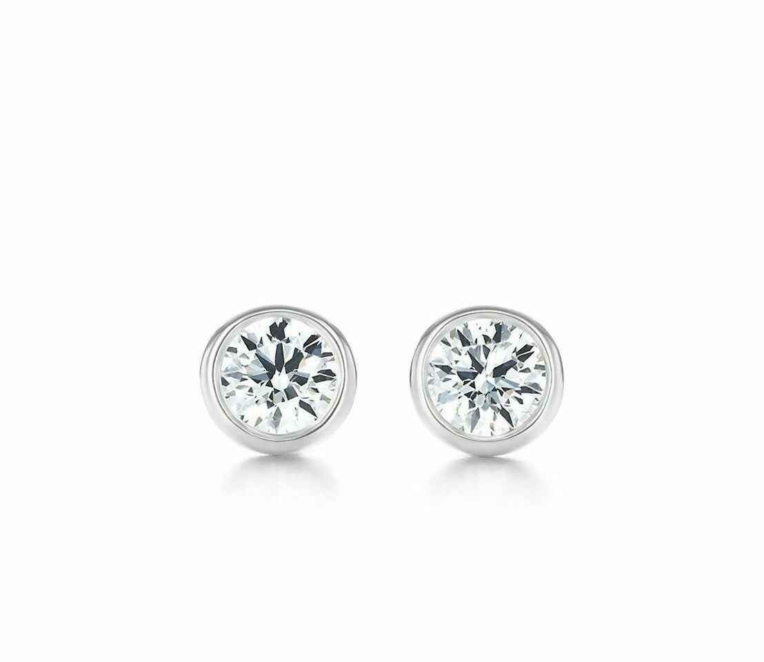 Puces d'oreilles solitaires serties clos