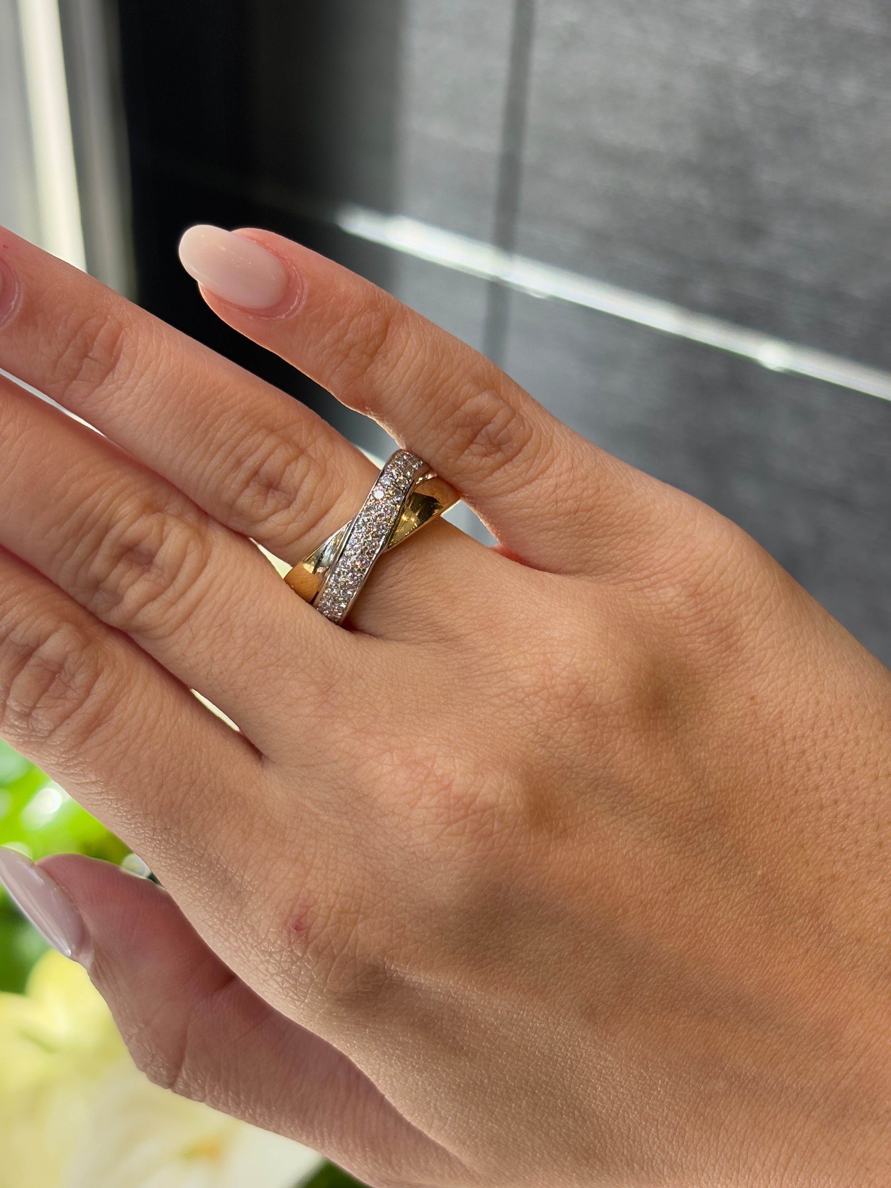 Infinity crossover ring