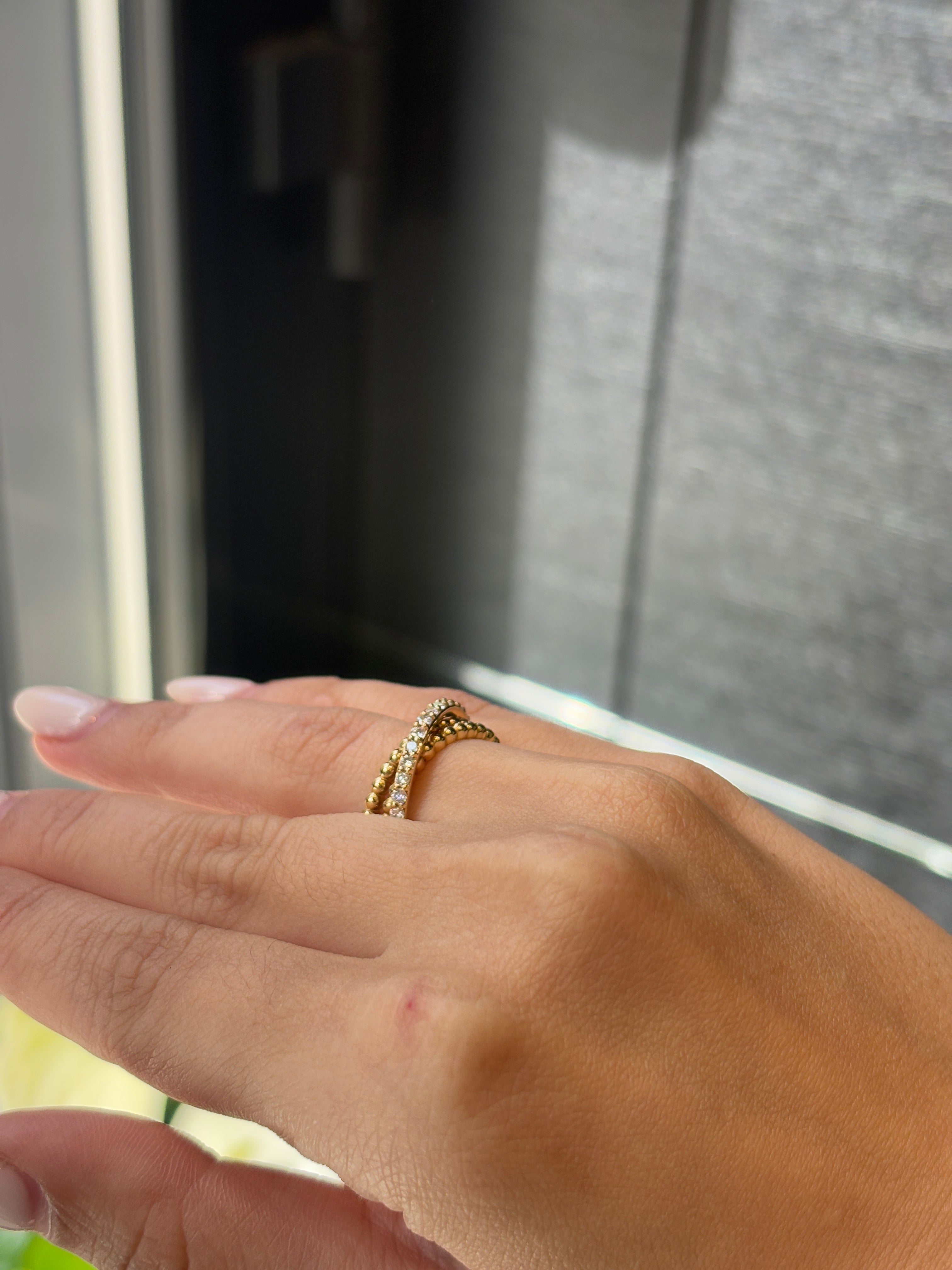 Dot Crossover Ring