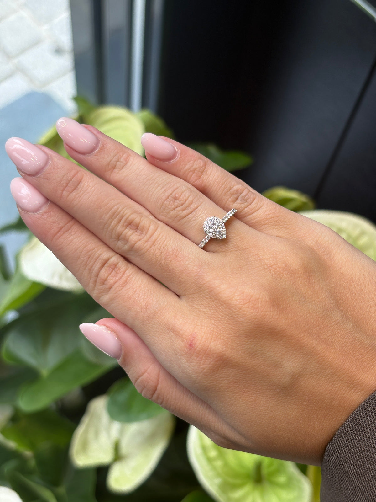 Halo Pearshape Diamond Ring